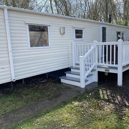 Tattershall Lakes - The Bute View - 6 Berth Caravan With Hot Tub Exterior photo