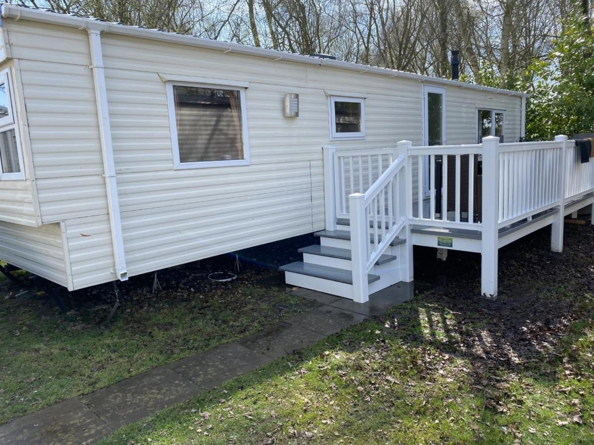 Tattershall Lakes - The Bute View - 6 Berth Caravan With Hot Tub Exterior photo